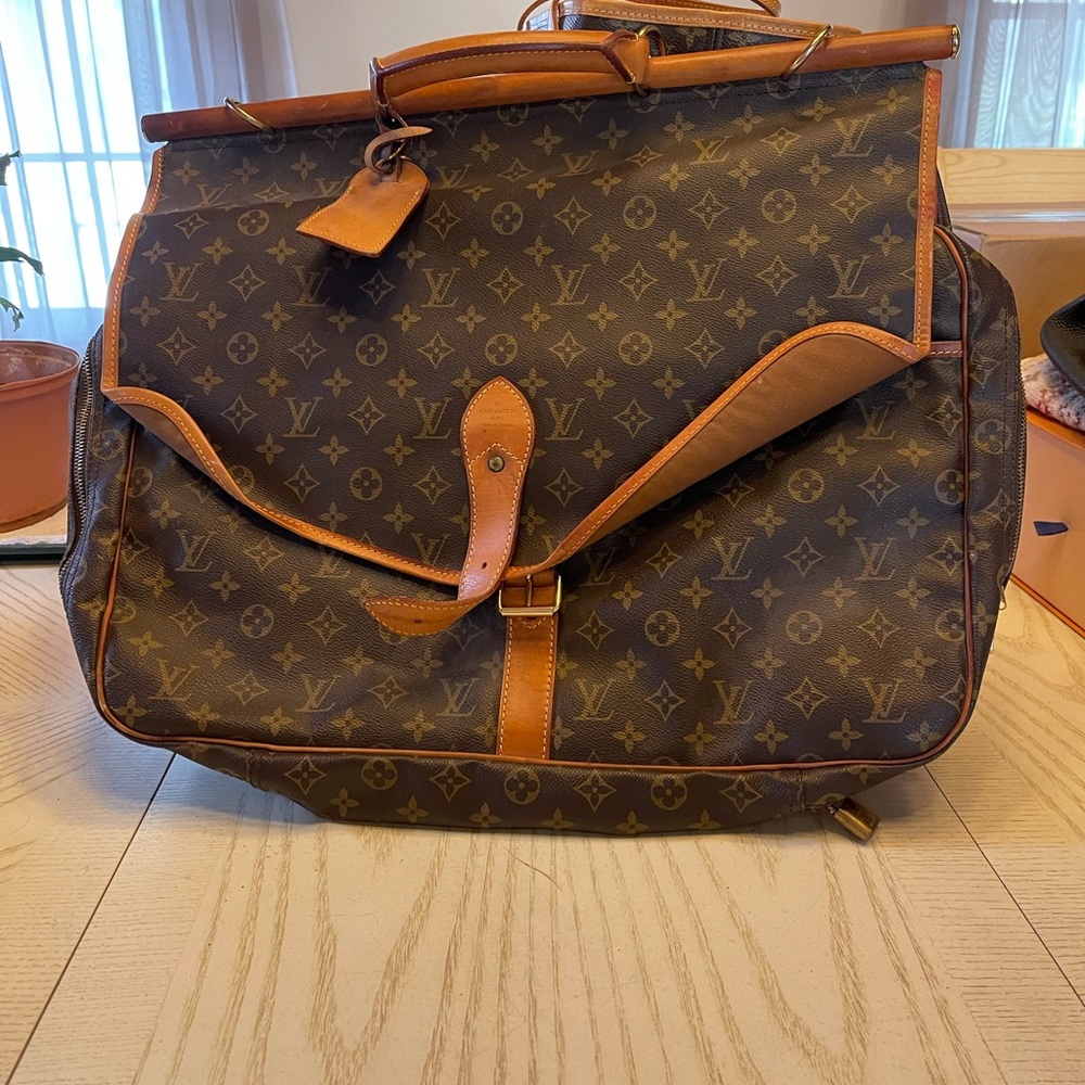 Authentic Louis Vuitton Huntington